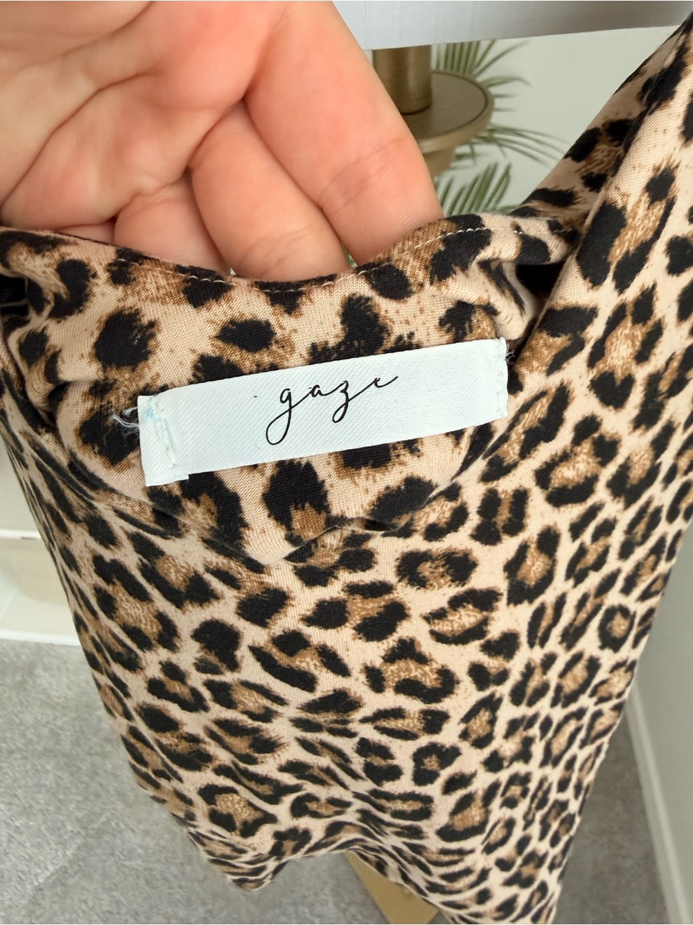 gaze Leopard-Print Sleeveless V-Neck Tank in Tan and Black - Picture 3 of 3